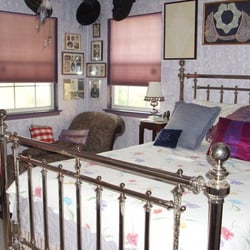 3 Dawg Nite Bed & Breakfast - Sun Room