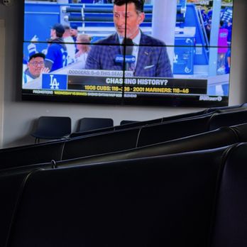 Parlor Bar - Sports Bars Near Me - Whittier, California