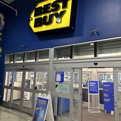 Best Buy - Miami Beach - At the entrance