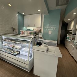 Grandmas' Bakery - Very clean and cute bakery shop.