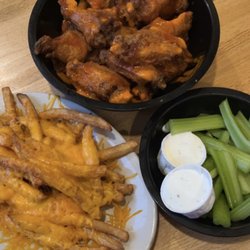 Wild Mikes - Garlic hot wings