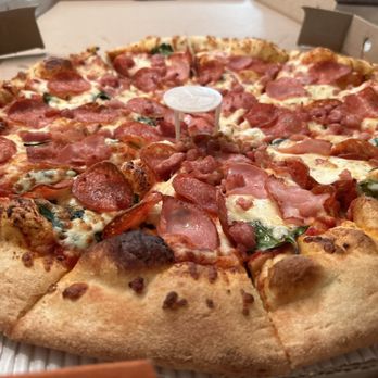 Pizza Pizza - Ham pepperoni spinach and bacon crumble :) - Pizza Near Me - L'Île-Perrot, Quebec Pizza Pizza - Ham pepperoni spinach and bacon crumble :) - Pizza Near Me - L'Île-Perrot, Quebec