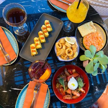 Terraza De Vivi - espresso martini, red sangria, white sangria, patatas de vivi, tomatoes with barata dish, marinated salmon tartare dish, and ginger squid - Bars Near Me - Barcelona, B