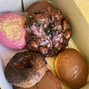 Friendly Donuts - Vegan Boston Creme, vegan creme brûlée, vegan blueberry fritters, vegan cookie and cream, and a vegan cheesecake - Donuts Near Me - Orange, California Friendly Donuts - Vegan Boston Creme, vegan creme brûlée, vegan blueberry fritters, vegan cookie and cream, and a vegan cheesecake - Donuts Near Me - Orange, California