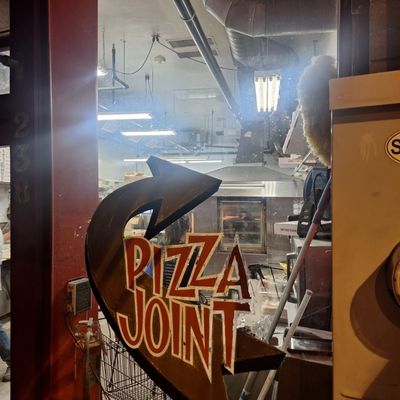 SQZBX Brewery & Pizza by null