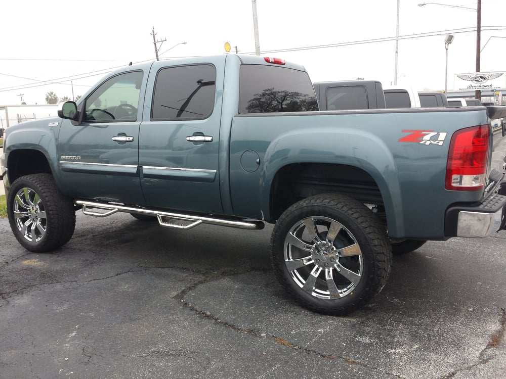 BENCHMARK Updated June 2024 1211 W Main St, La Porte, Texas Car