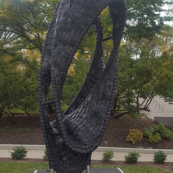 Cincinnati Art Museum - ....Sculpture at the Museum ~ Entrance. Cannot miss it! - Art Museums Near Me - Cincinnati, Ohio
