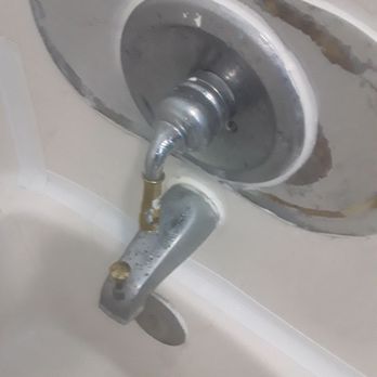 Regency Inn - Now matter how you turn in water comes out both shower head and faucet. - Hotels Near Me - Corpus Christi, Texas Regency Inn - Now matter how you turn in water comes out both shower head and faucet. - Hotels Near Me - Corpus Christi, Texas
