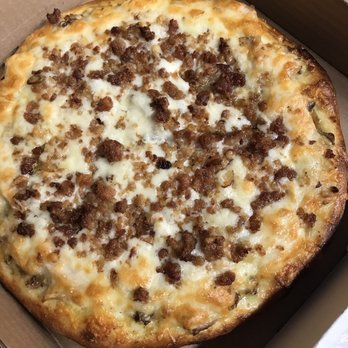 Russell Restaurant - a pizza in a box - Cocktail Bars Near Me - Russell, Ontario