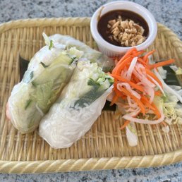 Fresh spring rolls with shrimp.