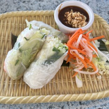 Silver Chopsticks - Fresh spring rolls with shrimp. - Vietnamese Near Me - Toronto, Ontario