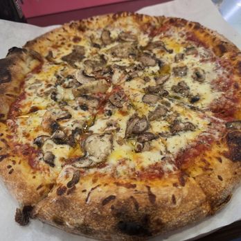 Seemo's Slices - The mushroom pizza - Olive Oil Near Me - Albuquerque, New Mexico