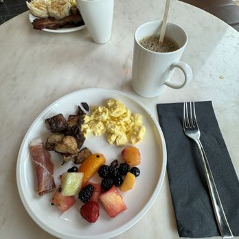 citizenM Austin Downtown - Amazing breakfast spread - Hotels Near Me - Austin, Texas citizenM Austin Downtown - Amazing breakfast spread - Hotels Near Me - Austin, Texas