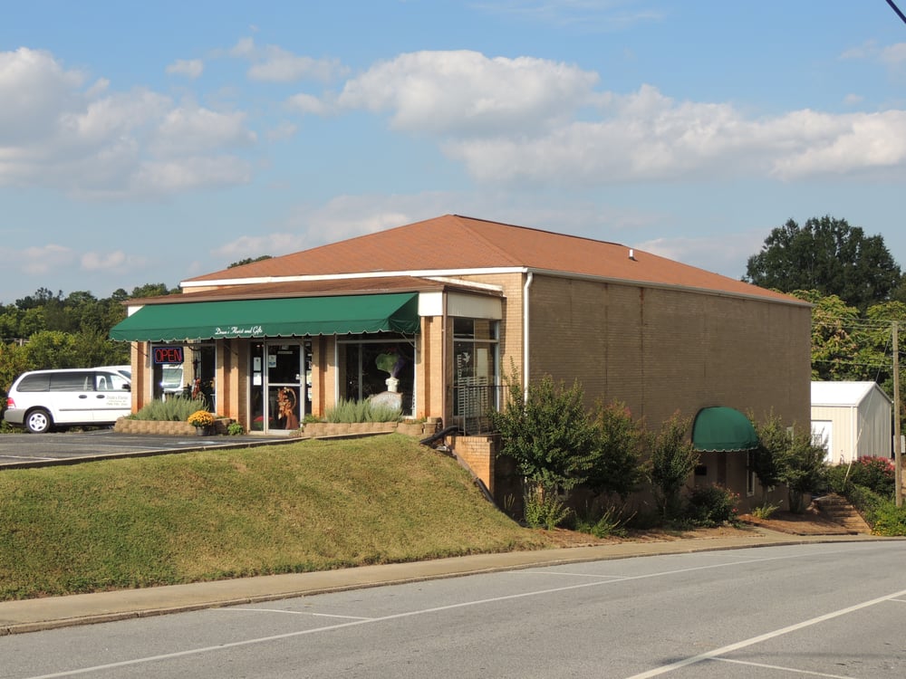 DRUM’S FLORAL DESIGNS Updated October 2024 221 E Main St