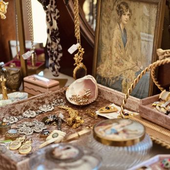 The Curated Chateau Vintage - Used, Vintage & Consignment Near Me - Valencia, California The Curated Chateau Vintage - Used, Vintage & Consignment Near Me - Valencia, California