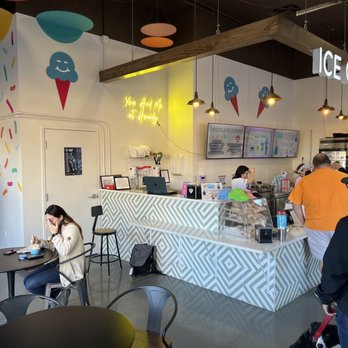 Howdy Homemade Ice Cream - Dining space & counter view - Ice Cream & Frozen Yogurt Near Me - El Paso, Texas Howdy Homemade Ice Cream - Dining space & counter view - Ice Cream & Frozen Yogurt Near Me - El Paso, Texas
