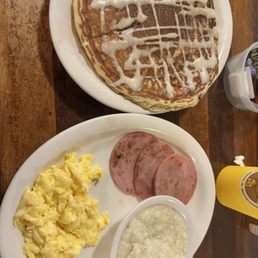 Pancake Special w Cinnamon Roll pancake (+$1)