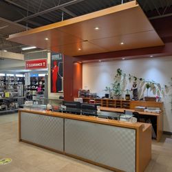 Nella Cutlery - View when you walk through the customer entrance
