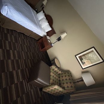 Best Western Desert Winds - corner chair with side table and lamp for reading - Hotels Near Me - Mojave, California Best Western Desert Winds - corner chair with side table and lamp for reading - Hotels Near Me - Mojave, California
