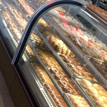 Mazzoa Donuts - Fully stocked after 5pm!! Other bakeries would be empty! Love it! - Donuts Near Me - Las Vegas, Nevada