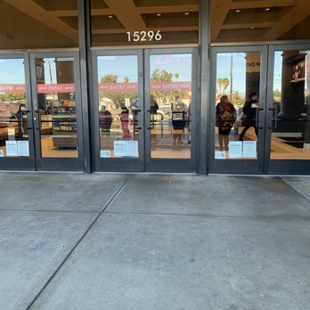 AMC La Mirada 7 - 10:20 and still not open yet. Movie starts at 10:30. Wow. - Cinema Near Me - La Mirada, California