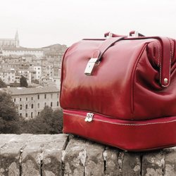 Casa della Pelle - Red valise bag, handcrafted in Siena Italy by Paolo Infunti.