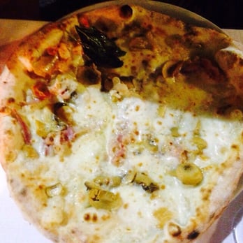 Da Franco - Pizza buona di Franco (funghi, pancetta, e provola) - Italian Near Me - Marina, SA