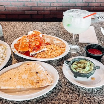Sabor A Mexico - Macho Combo, Skinny Margarita, guacamole, chips, salsa. - Mexican Near Me - Brandon, Florida Sabor A Mexico - Macho Combo, Skinny Margarita, guacamole, chips, salsa. - Mexican Near Me - Brandon, Florida