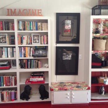 Rio Sierra River Resort - Book case in Panorama Room. There's also some board games. On the right you see towels and bathroom necessities. - Resorts Near Me - Three Rivers, California Rio Sierra River Resort - Book case in Panorama Room. There's also some board games. On the right you see towels and bathroom necessities. - Resorts Near Me - Three Rivers, California