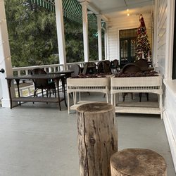 Wawona Hotel - Outside dining area