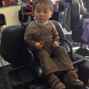 Modern Barber - Emzors getting ready for his haircut ! - Barbers Near Me - Pasadena, California Modern Barber - Emzors getting ready for his haircut ! - Barbers Near Me - Pasadena, California