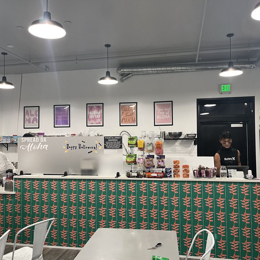 Aloha Friday Cafe - people sitting at tables - Acai Bowls Near Me - St. George, Utah Aloha Friday Cafe - people sitting at tables - Acai Bowls Near Me - St. George, Utah
