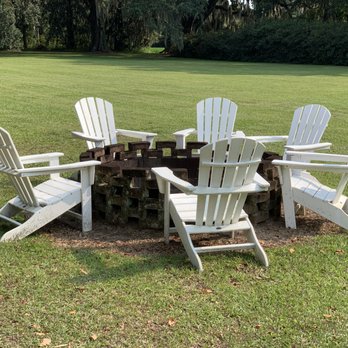 Cotton Hall - Firepit and sitting area - the grounds were impeccably kept - Bed & Breakfast Near Me - Yemassee, South Carolina Cotton Hall - Firepit and sitting area - the grounds were impeccably kept - Bed & Breakfast Near Me - Yemassee, South Carolina