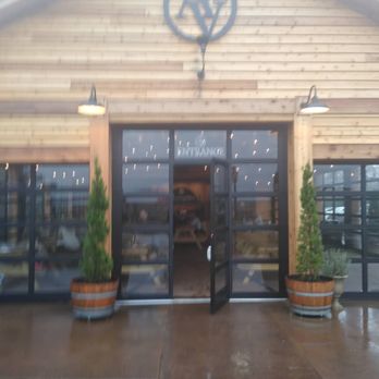 Arrington Vineyards - Wine Tasting Room Near Me - Arrington, Tennessee