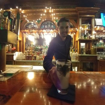 Lola's Lounge - Spanish Near Me - Sacramento, California