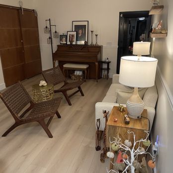 Kitchen And Decor Center - Living area - Kitchen & Bath Near Me - Miami, Florida