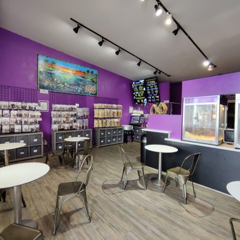 L1 Iniki Popcorn - Interior - Popcorn Shops Near Me - Urban Honolulu, Hawaii L1 Iniki Popcorn - Interior - Popcorn Shops Near Me - Urban Honolulu, Hawaii