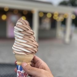 Country Creamery and Coffeehouse - Fancy schmantzy "Portrait mode" blurring can't blur the quality of this soft serve.