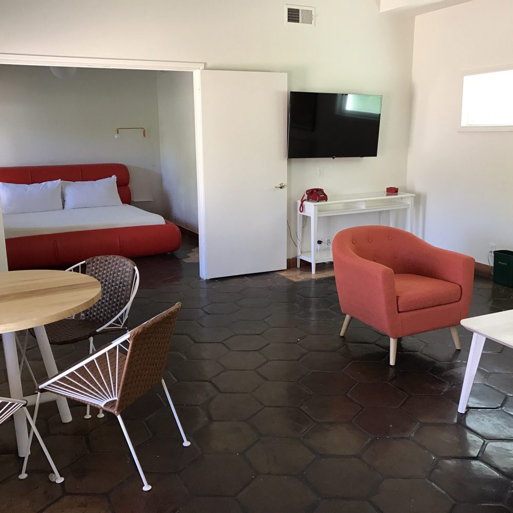 Austin Motel - Suite. - Hotels Near Me - Austin, Texas