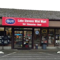 Lake Stevens Mini Mart - Gas, yes. Restroom, no.