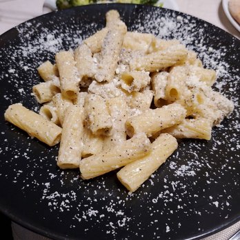 La Famiglia - Black pepper pasta - Italian Near Me - Rome, RM