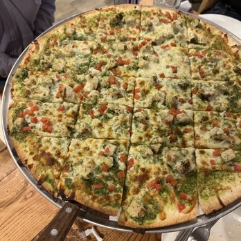 Giordano's - thin crust Alfredo and chicken - Pizza Near Me - Chicago, Illinois Giordano's - thin crust Alfredo and chicken - Pizza Near Me - Chicago, Illinois