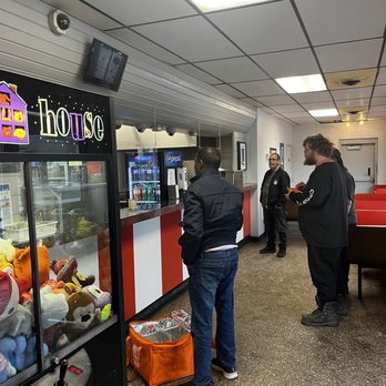 New York Burgers - Interior of restaurant - Hot Dogs Near Me - Winnipeg, Manitoba New York Burgers - Interior of restaurant - Hot Dogs Near Me - Winnipeg, Manitoba