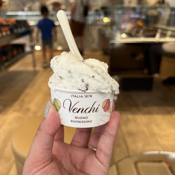 Venchi - Stracciatella - Chocolatiers & Shops Near Me - New York, New York Venchi - Stracciatella - Chocolatiers & Shops Near Me - New York, New York