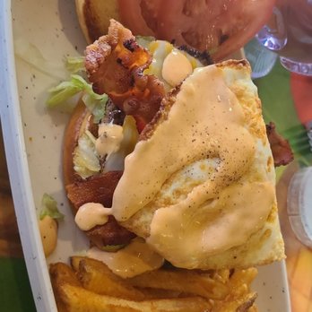 Cheeseburger In Paradise - Burgers Near Me - Honolulu, Hawaii