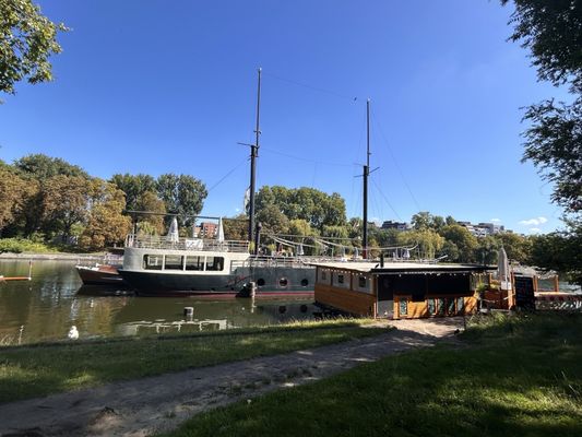 Van Loon Restaurant Boat and Shipping Company by null