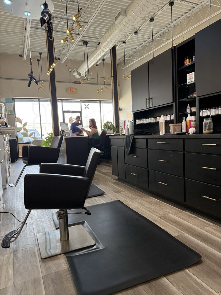 Evolve Simply Beauty Salon Logo