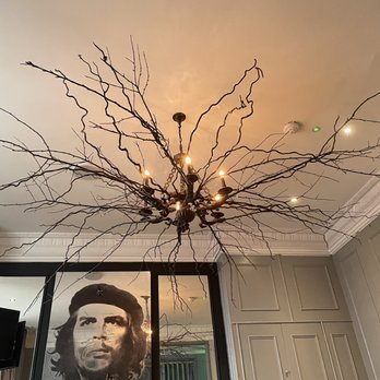 The Exhibitionist Hotel - Art in the entrance - Hotels Near Me - London, XGL The Exhibitionist Hotel - Art in the entrance - Hotels Near Me - London, XGL