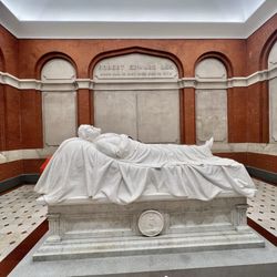 Washington and Lee University - Mausoleum