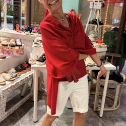 Yara’s Shoe Boutique - This lady looked so cute and happy wearing her  red top & matching shoes!! Comfy & stylish !